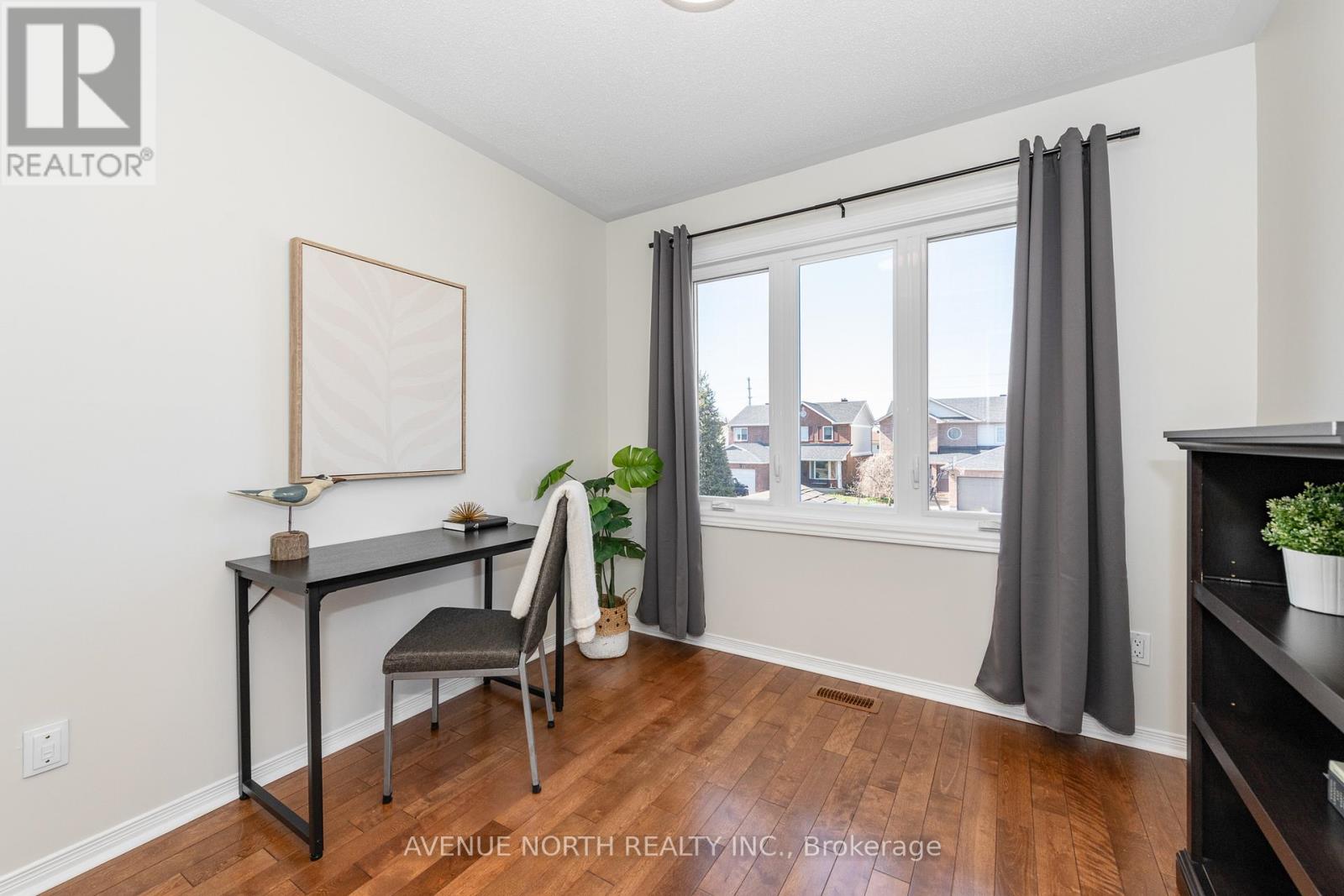 3028 Courtyard Crescent