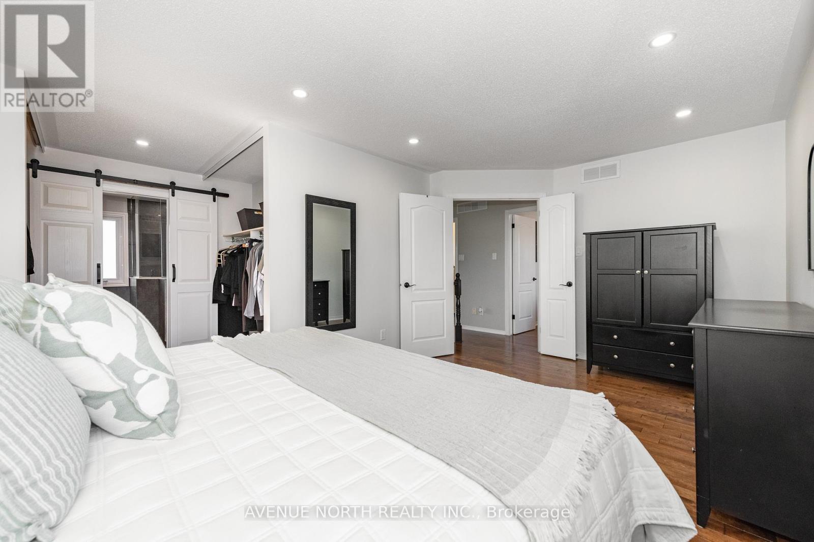 3028 Courtyard Crescent