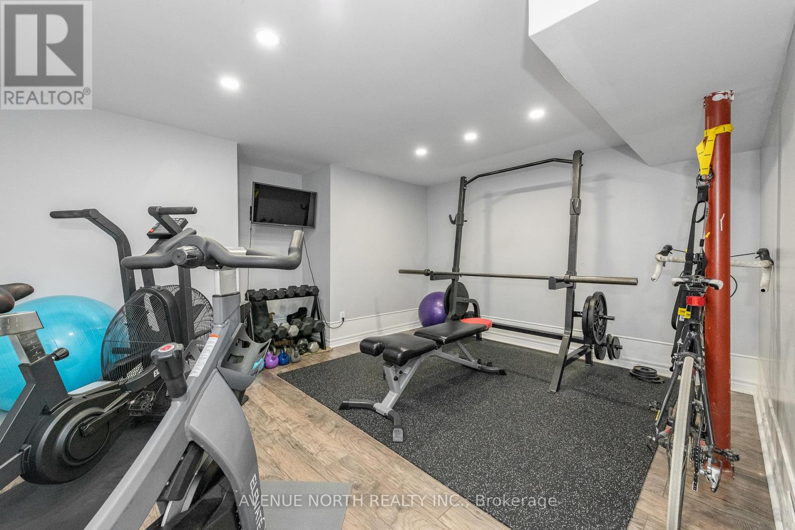 3028 Courtyard Crescent