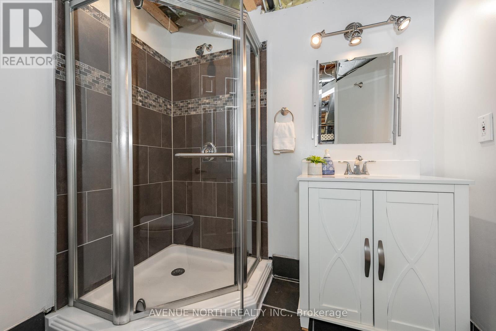 3028 Courtyard Crescent