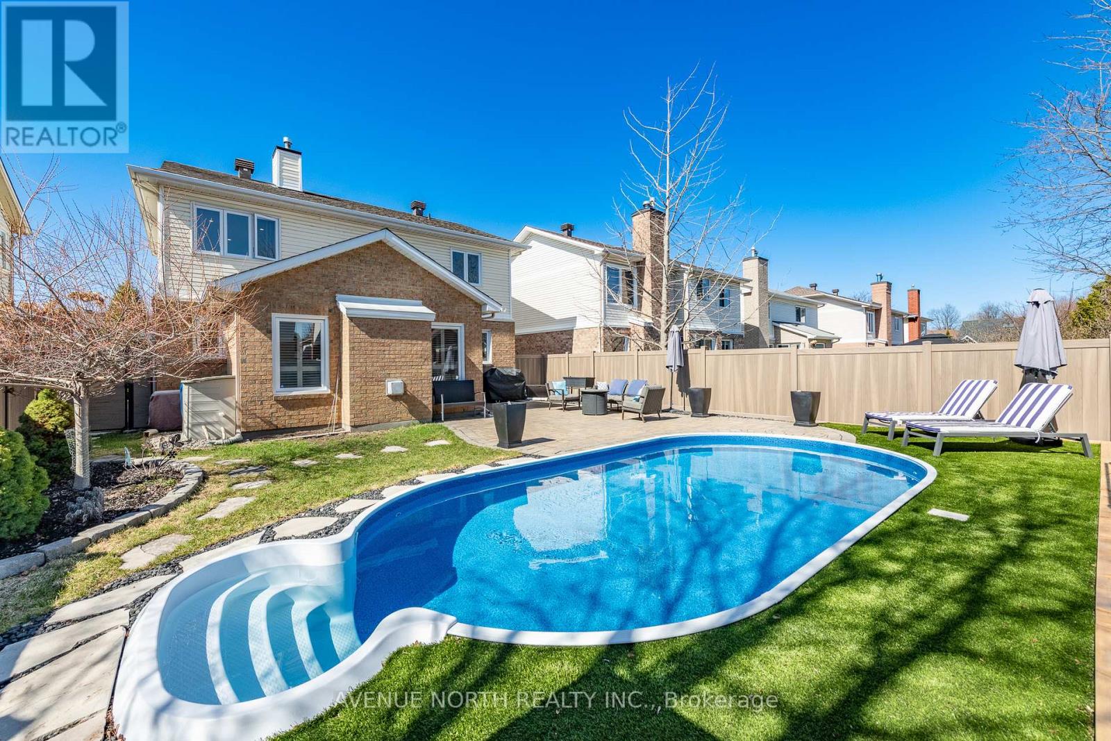 3028 Courtyard Crescent