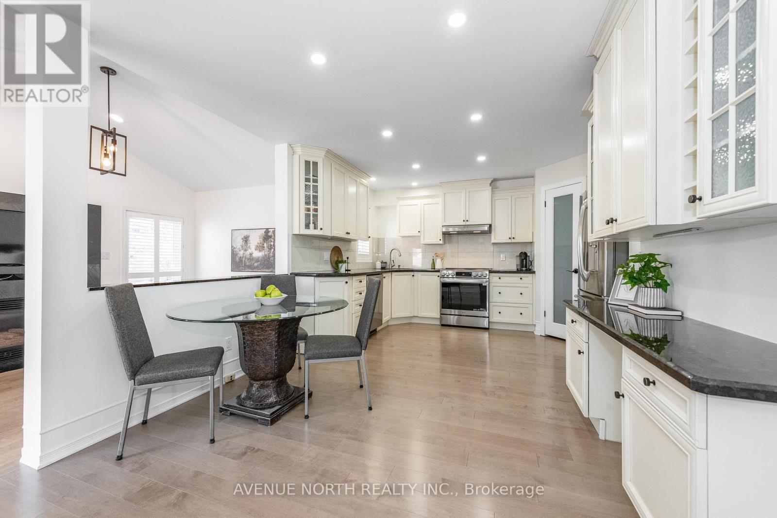 3028 Courtyard Crescent