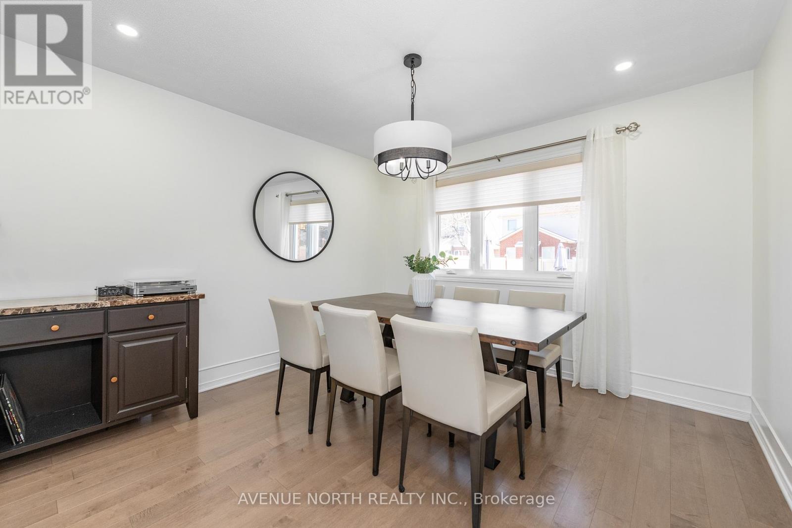 3028 Courtyard Crescent