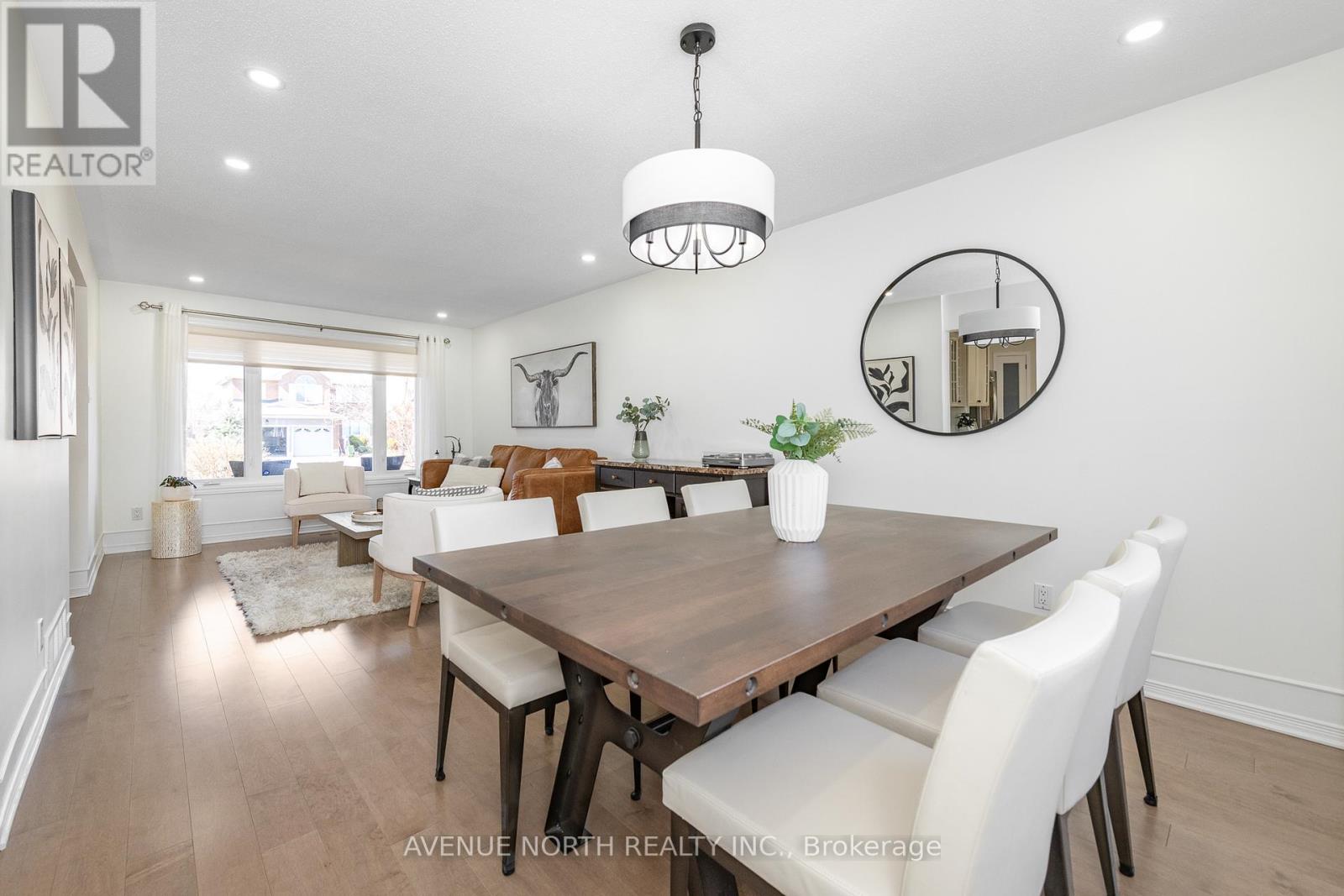 3028 Courtyard Crescent