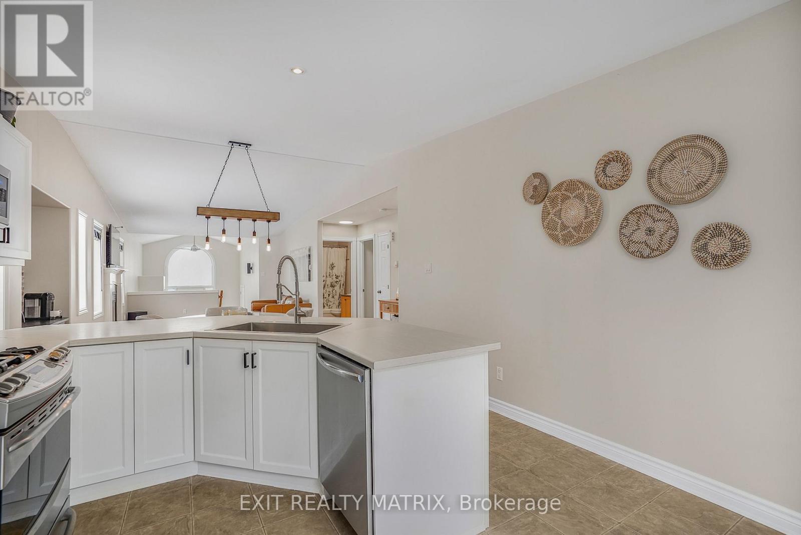 403 Centenaire Street