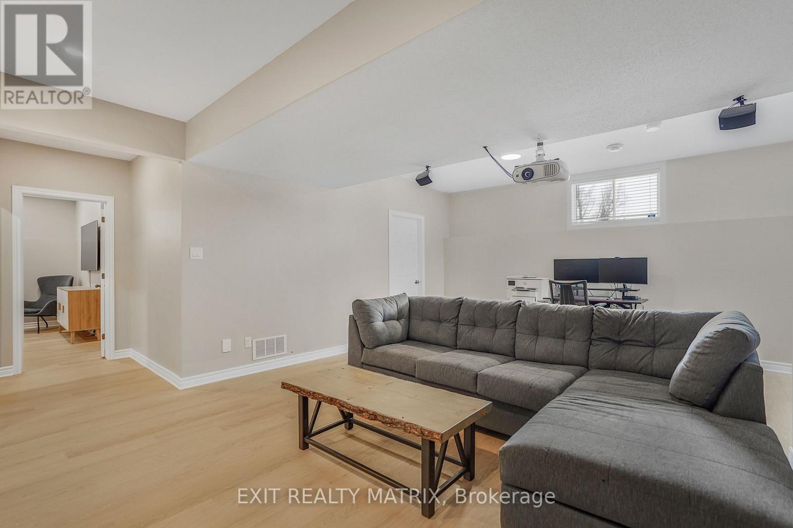 403 Centenaire Street