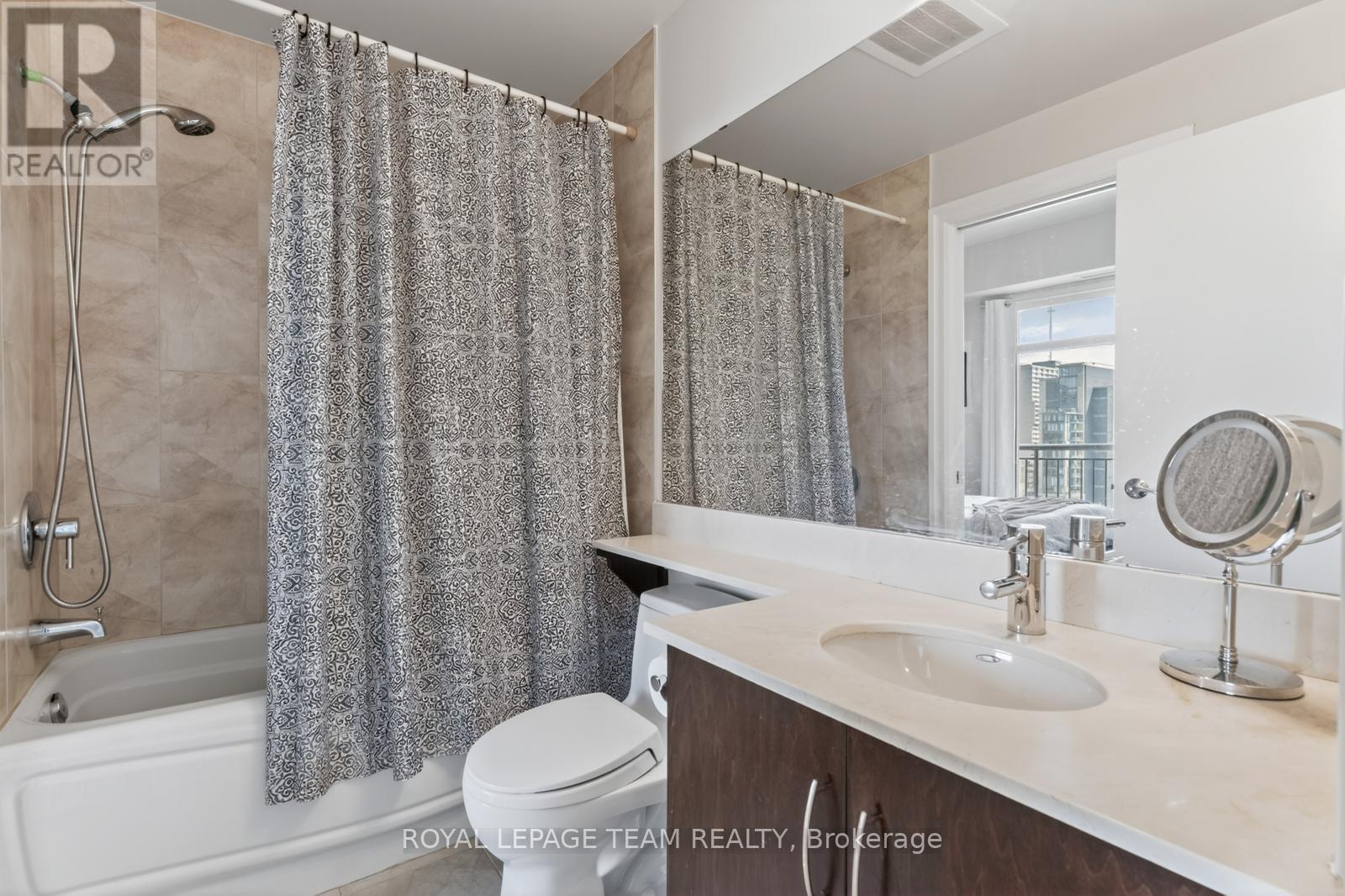 1101 - 245 Kent Street