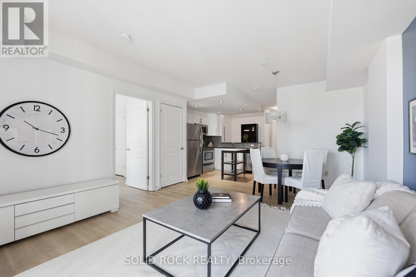 910 - 200 Besserer Street