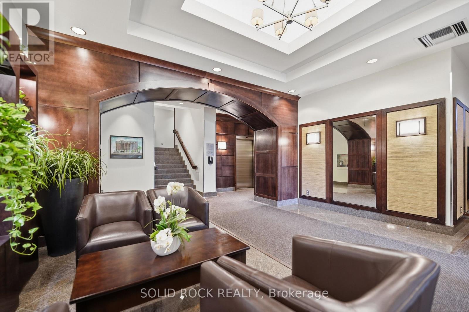 910 - 200 Besserer Street