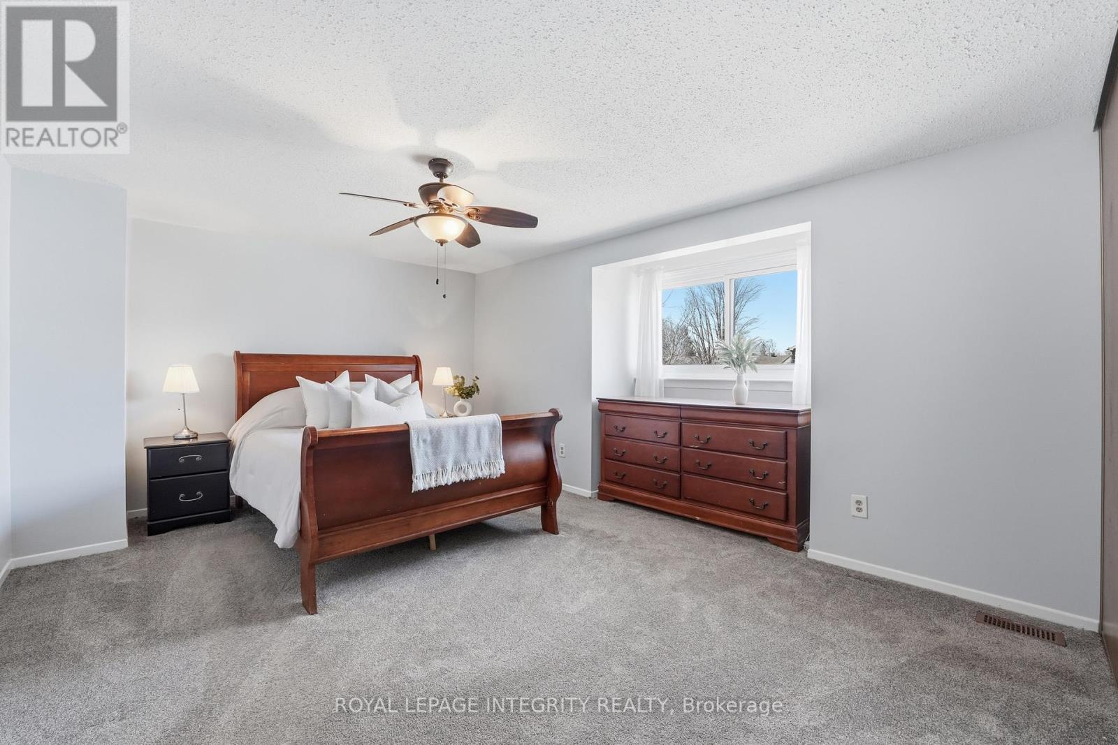 776 Vinette Crescent