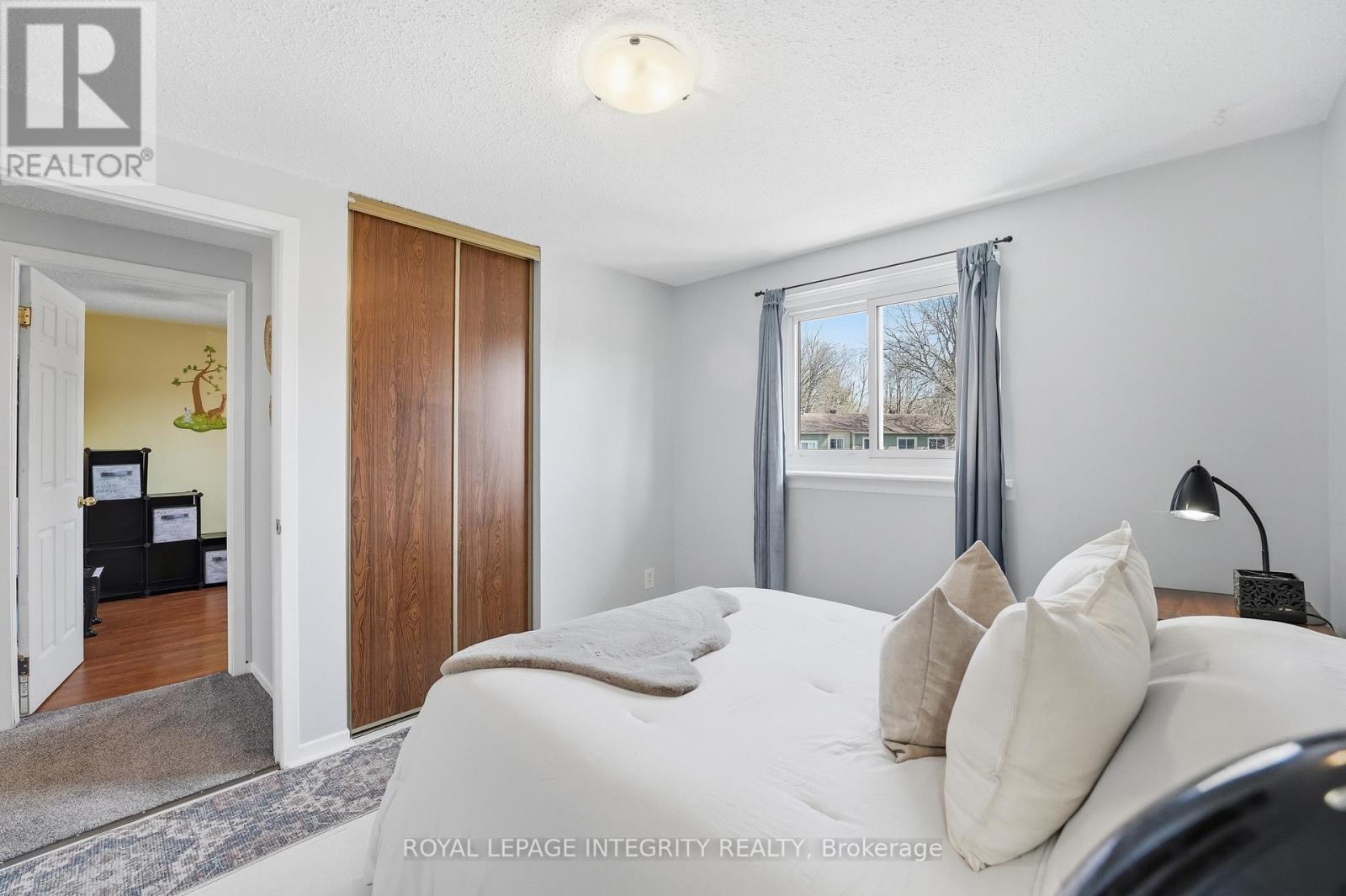 776 Vinette Crescent