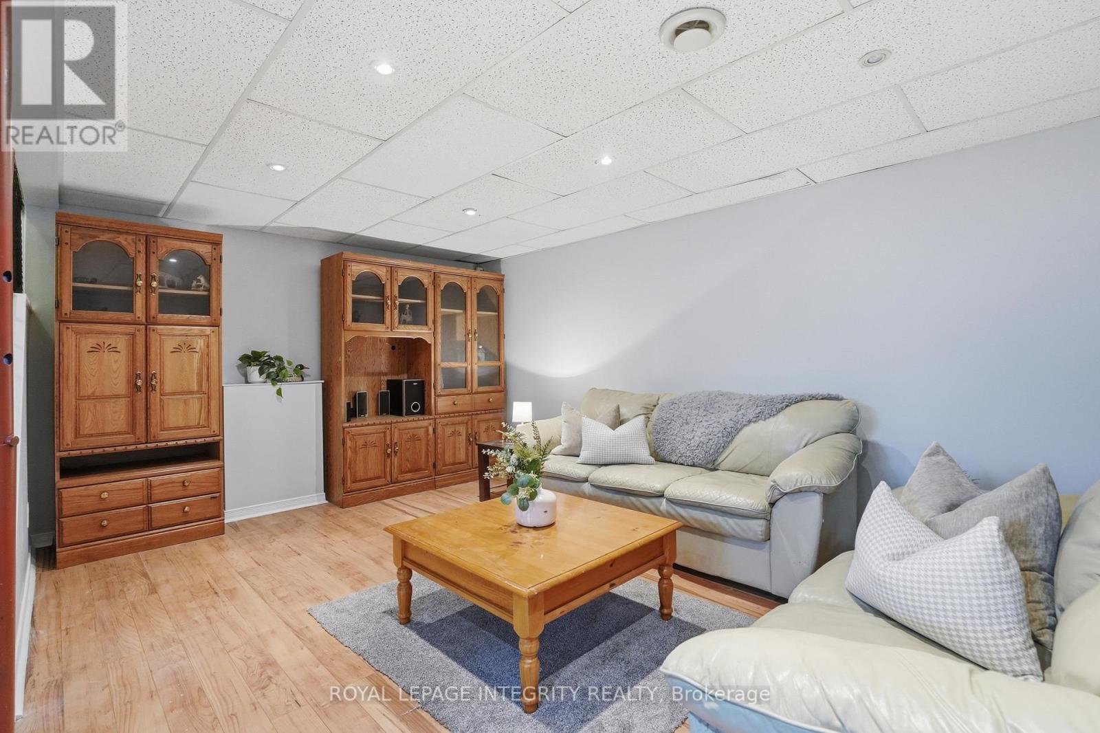 776 Vinette Crescent