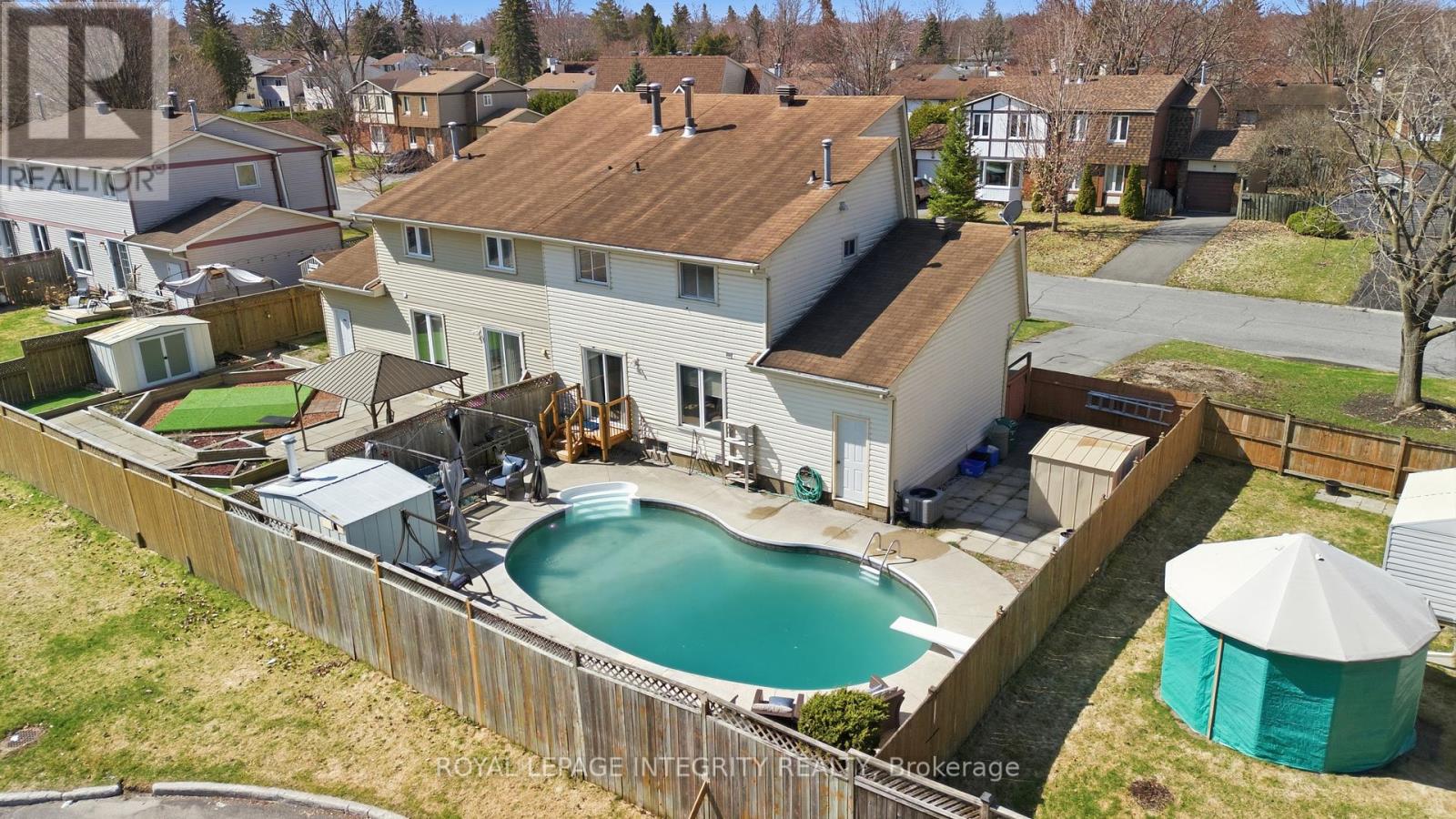 776 Vinette Crescent