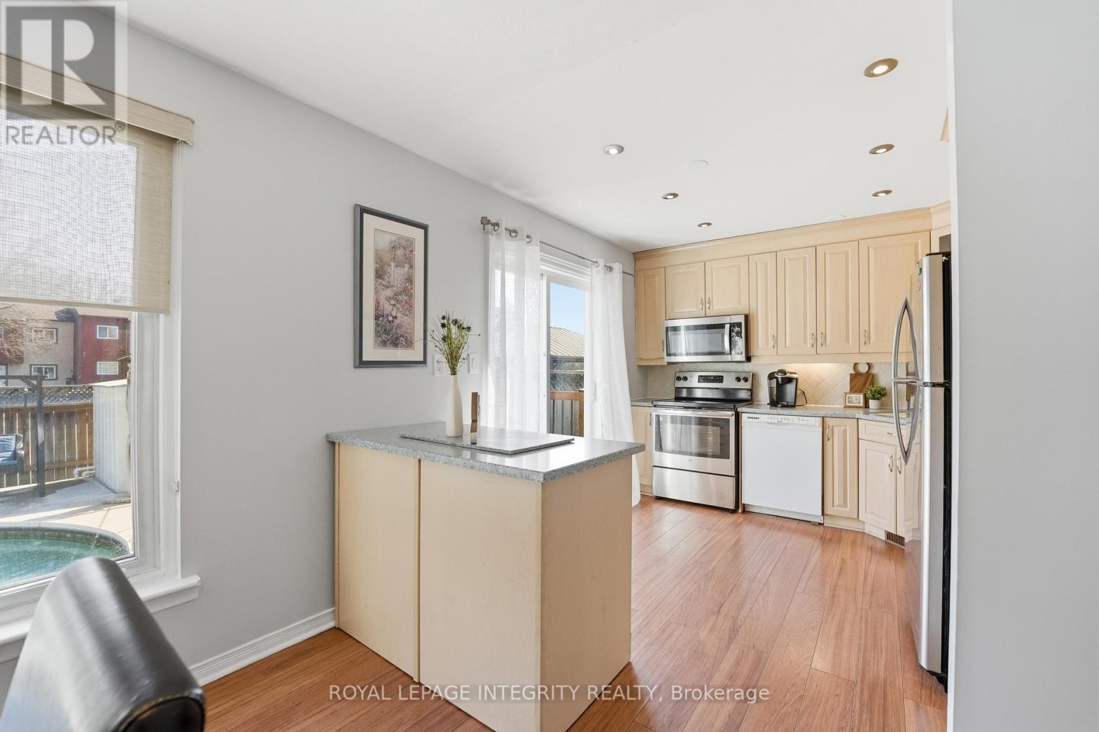 776 Vinette Crescent