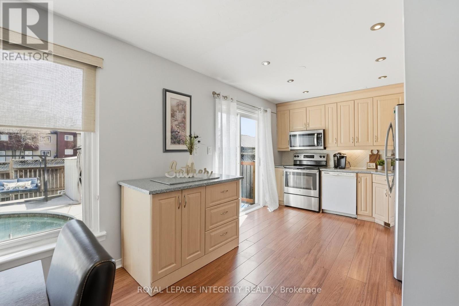 776 Vinette Crescent