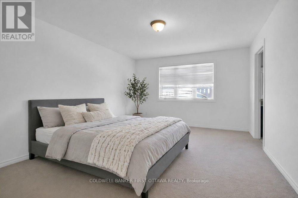 4852 Abbott Street E