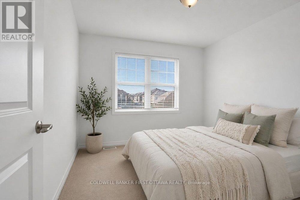 4852 Abbott Street E