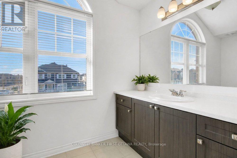 4852 Abbott Street E