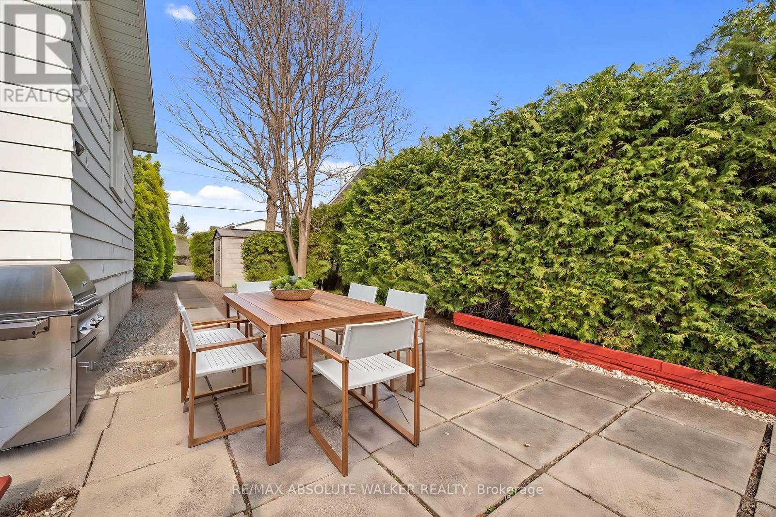 1290 St. Jean Street