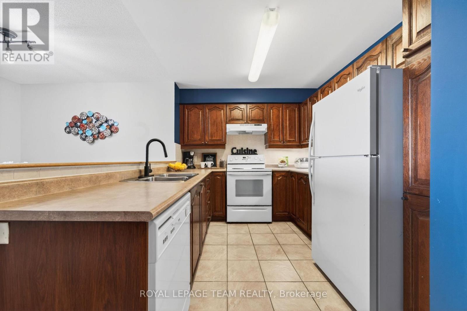 811 - 120 Grant Carman Drive