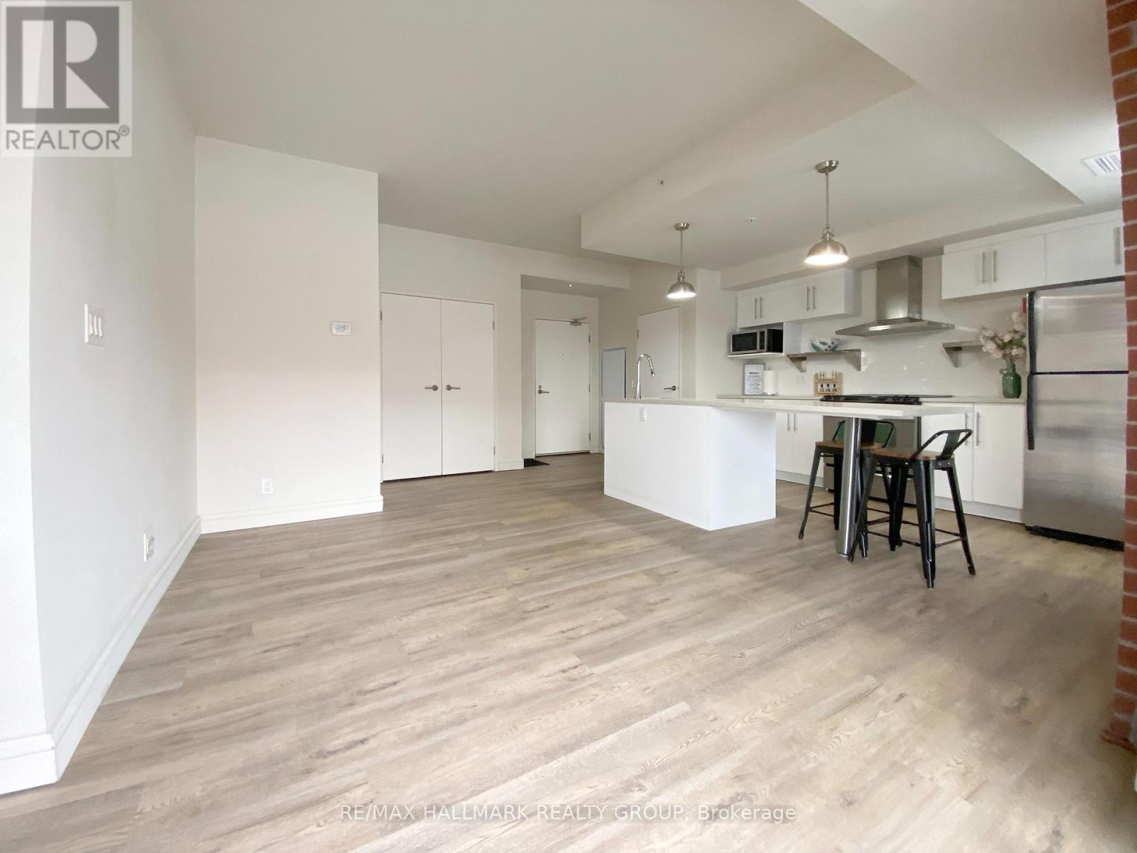 208 - 555 Anand Private