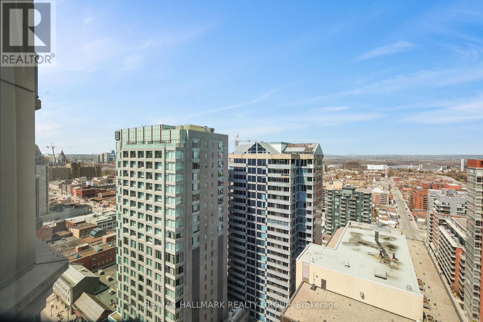 2404 - 234 Rideau Street