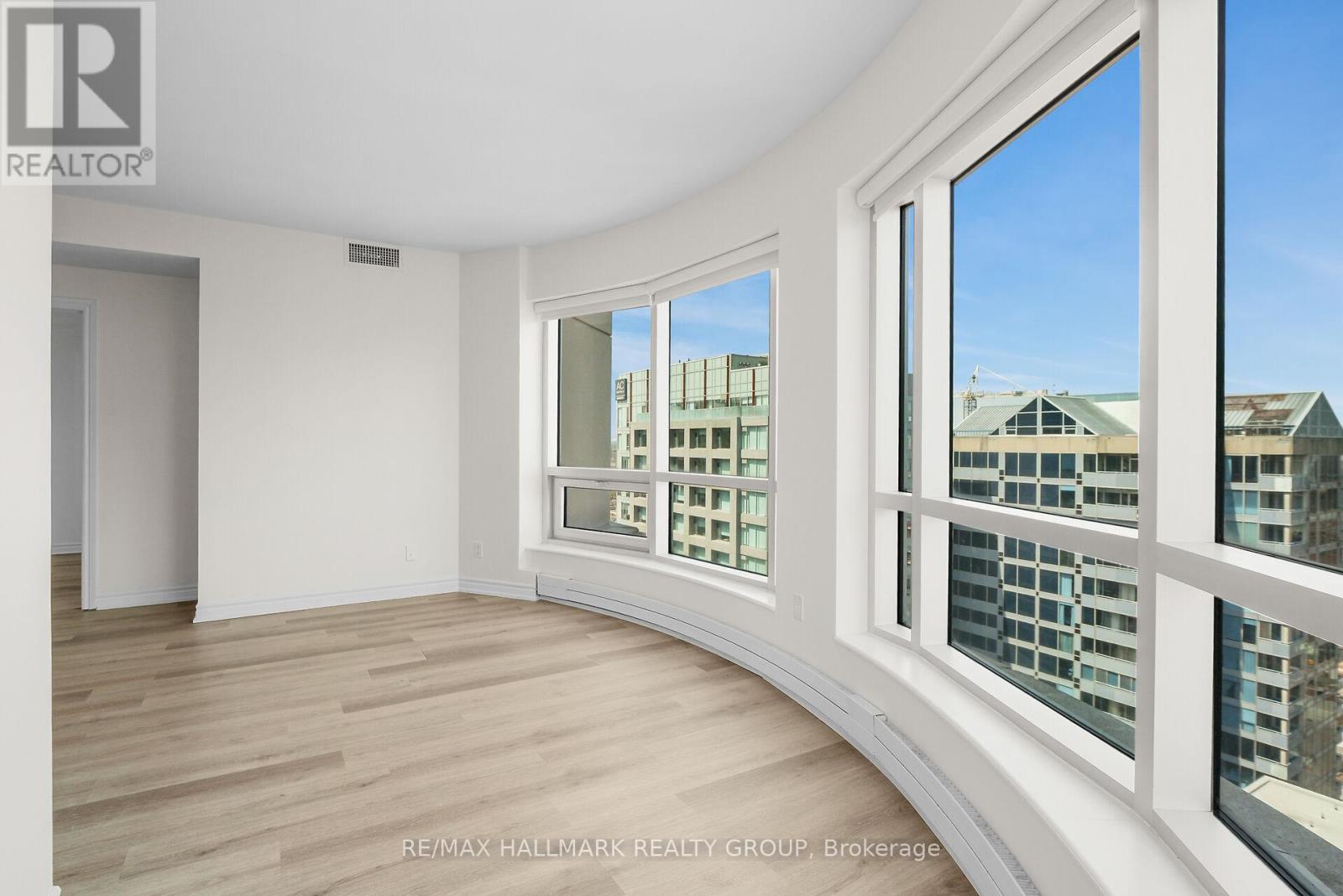 2404 - 234 Rideau Street