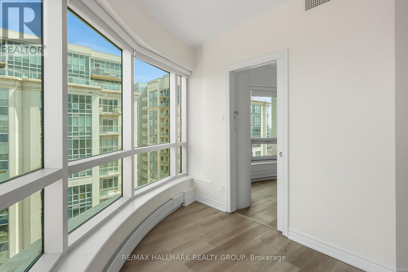 2404 - 234 Rideau Street