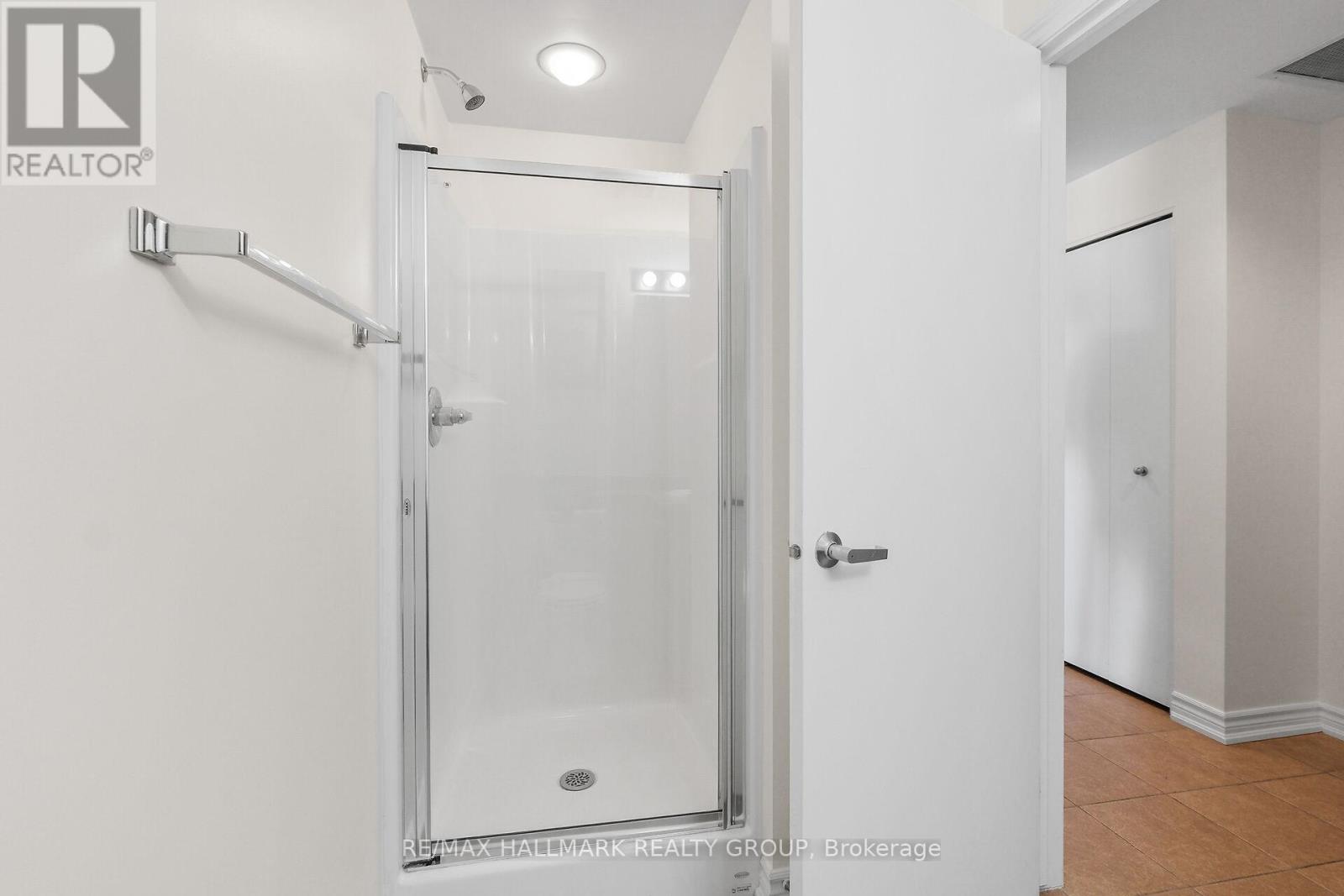 2404 - 234 Rideau Street