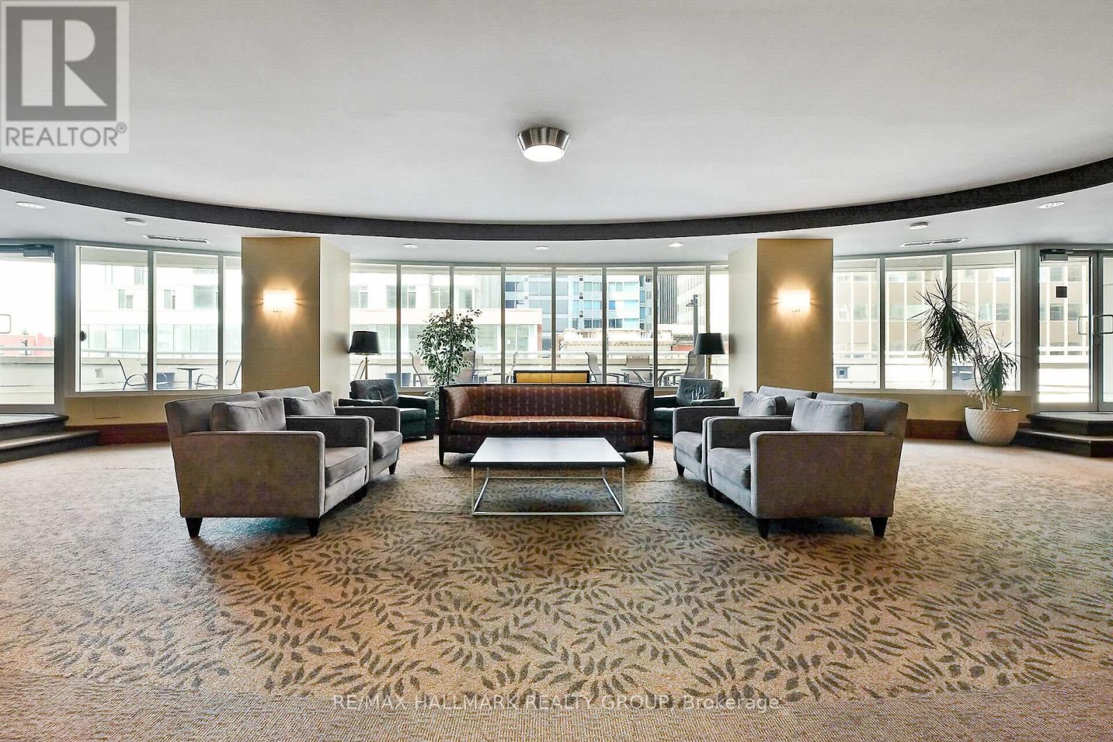 2404 - 234 Rideau Street