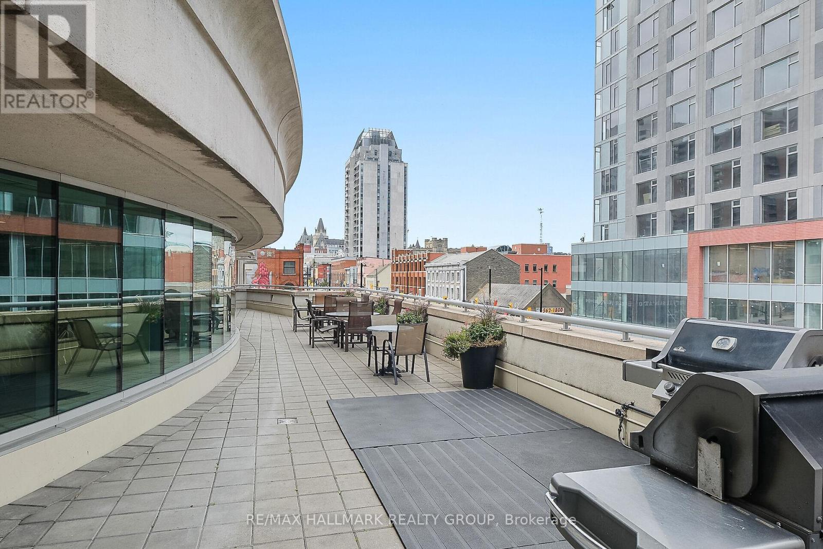 2404 - 234 Rideau Street