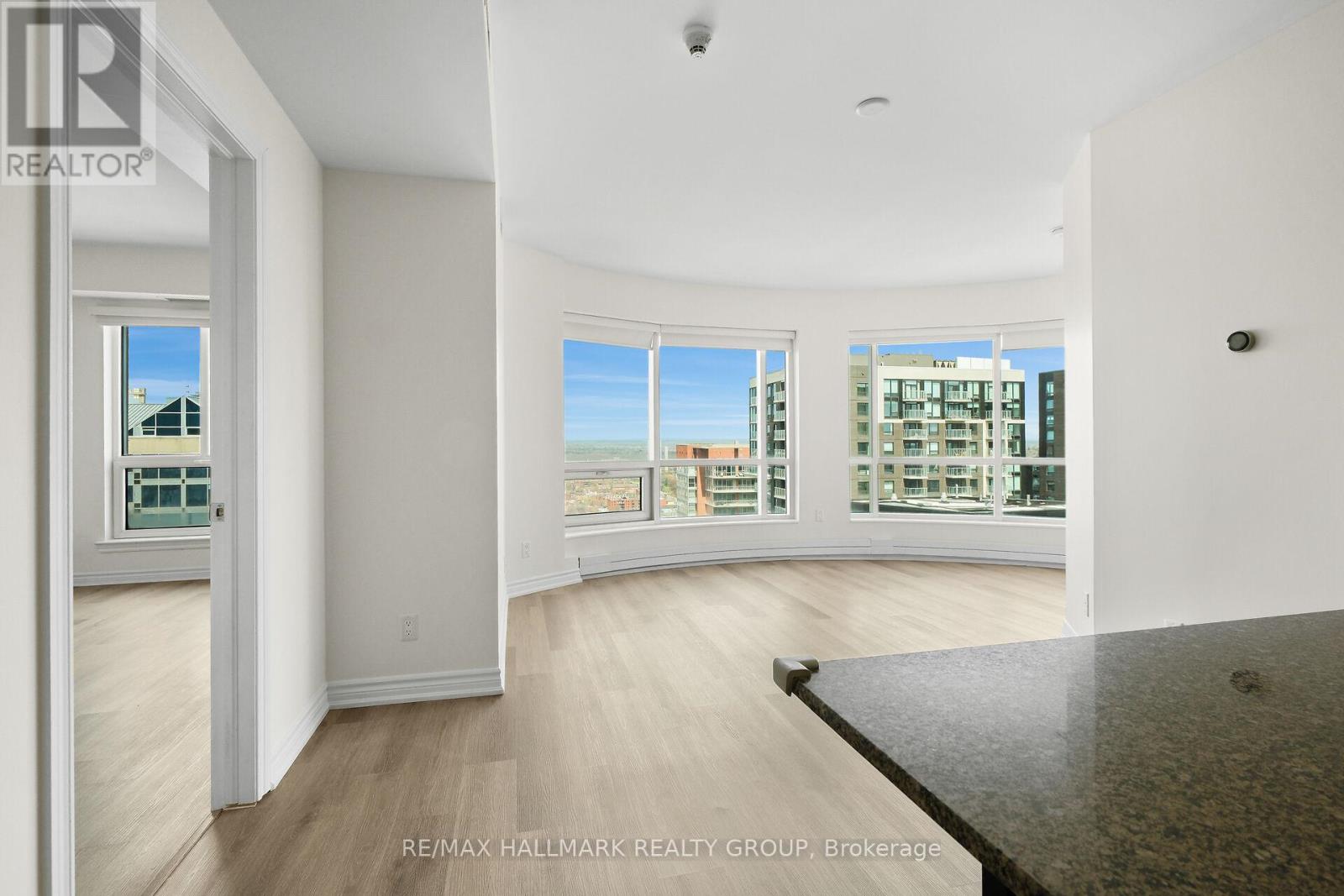 2404 - 234 Rideau Street