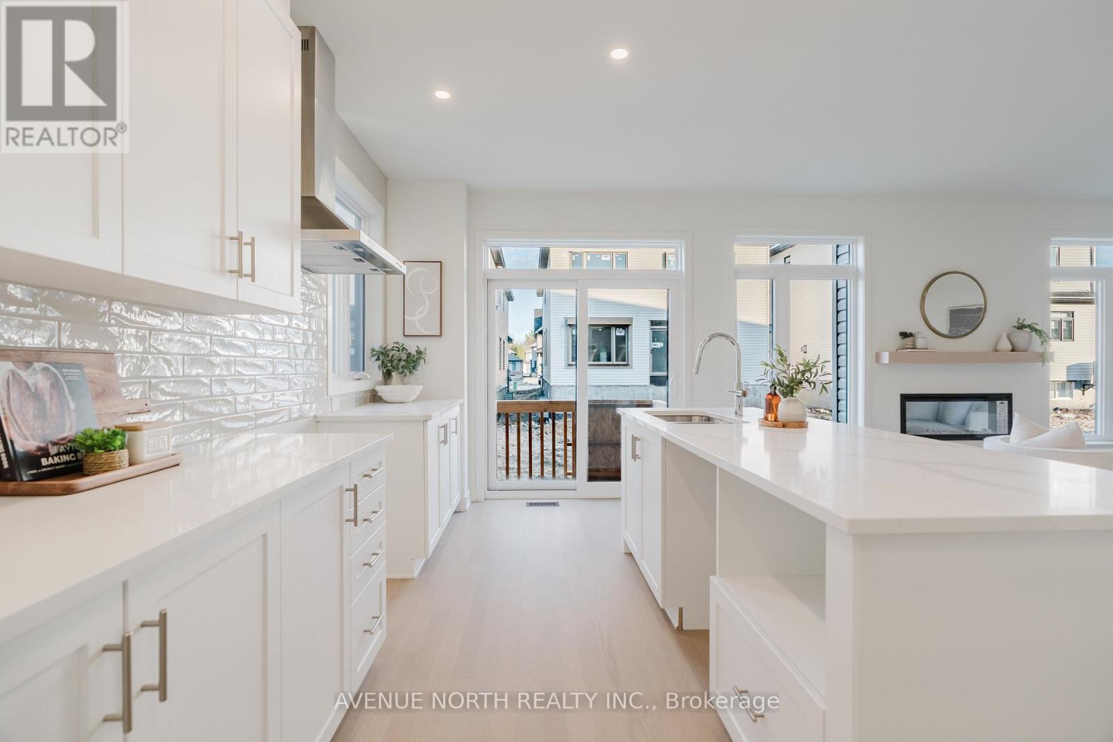 1729 Rotterdam Circle