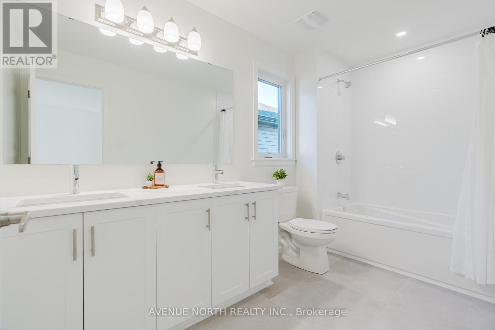 1729 Rotterdam Circle