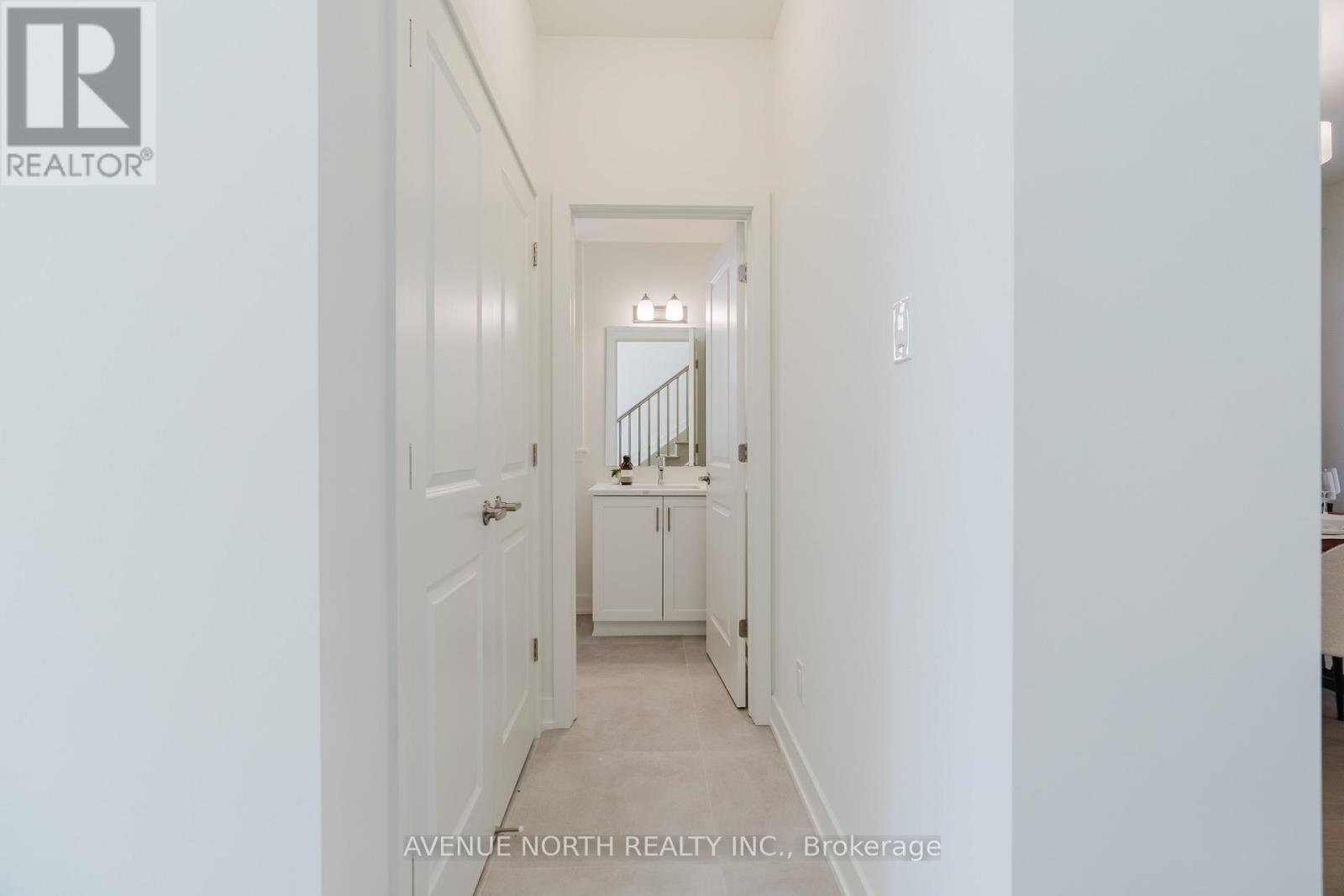 1729 Rotterdam Circle