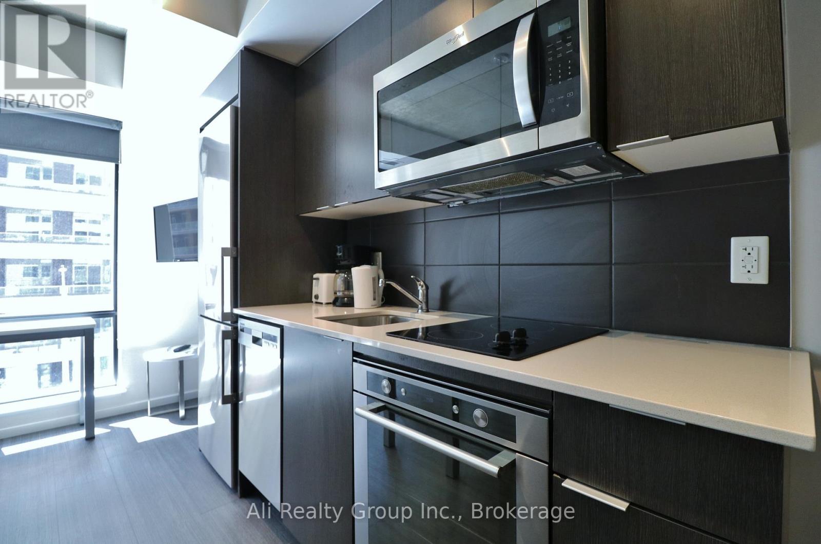 2701 - 105 Champagne Avenue S