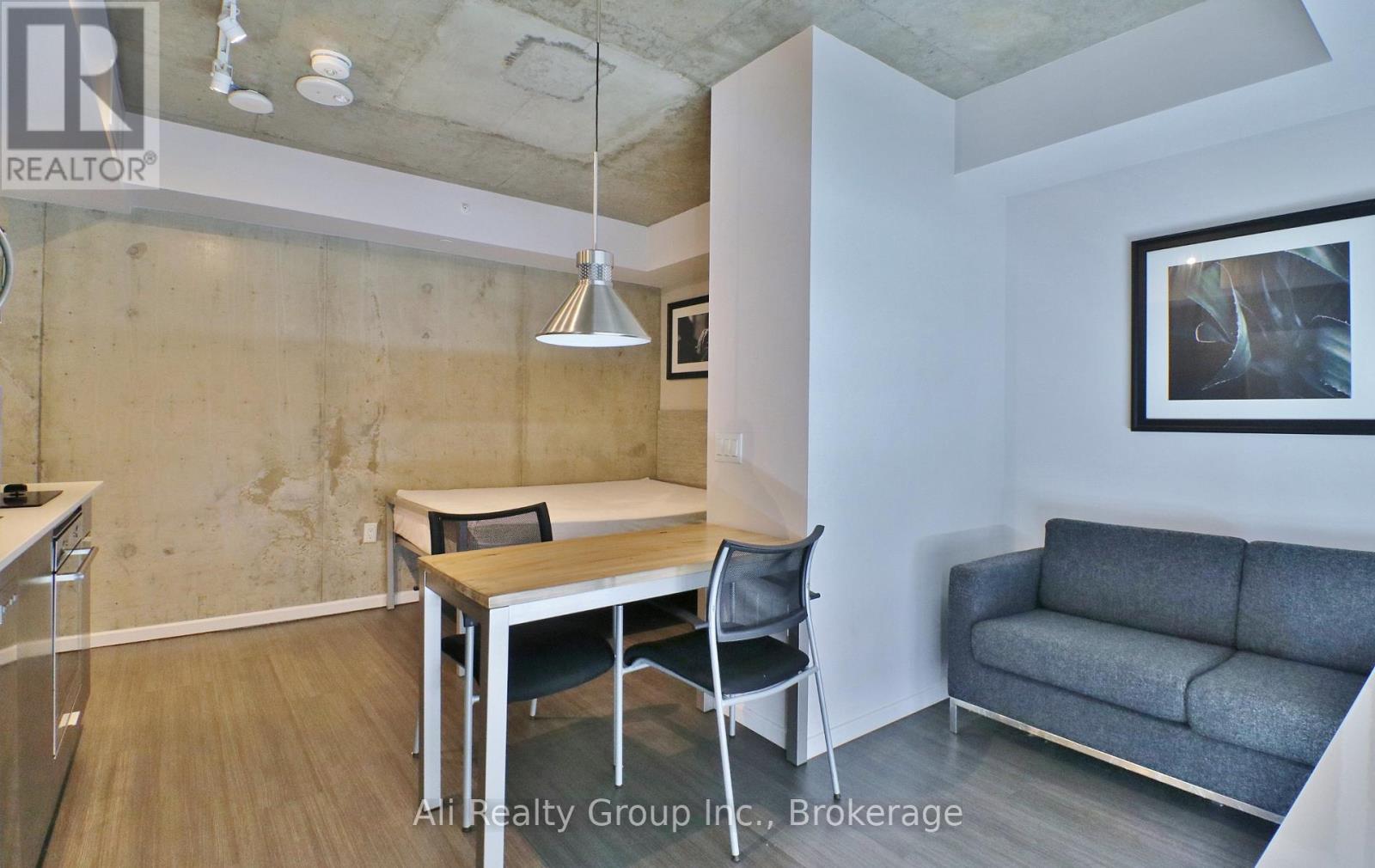 2701 - 105 Champagne Avenue S