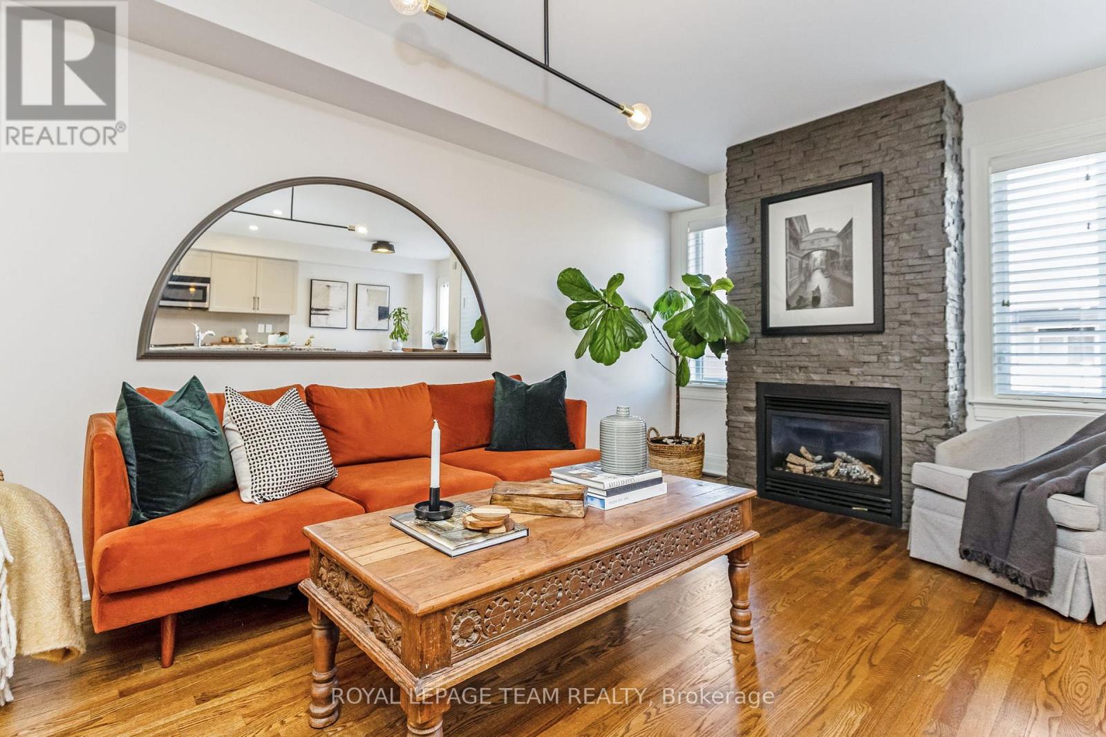 121 Woodhurst Crescent