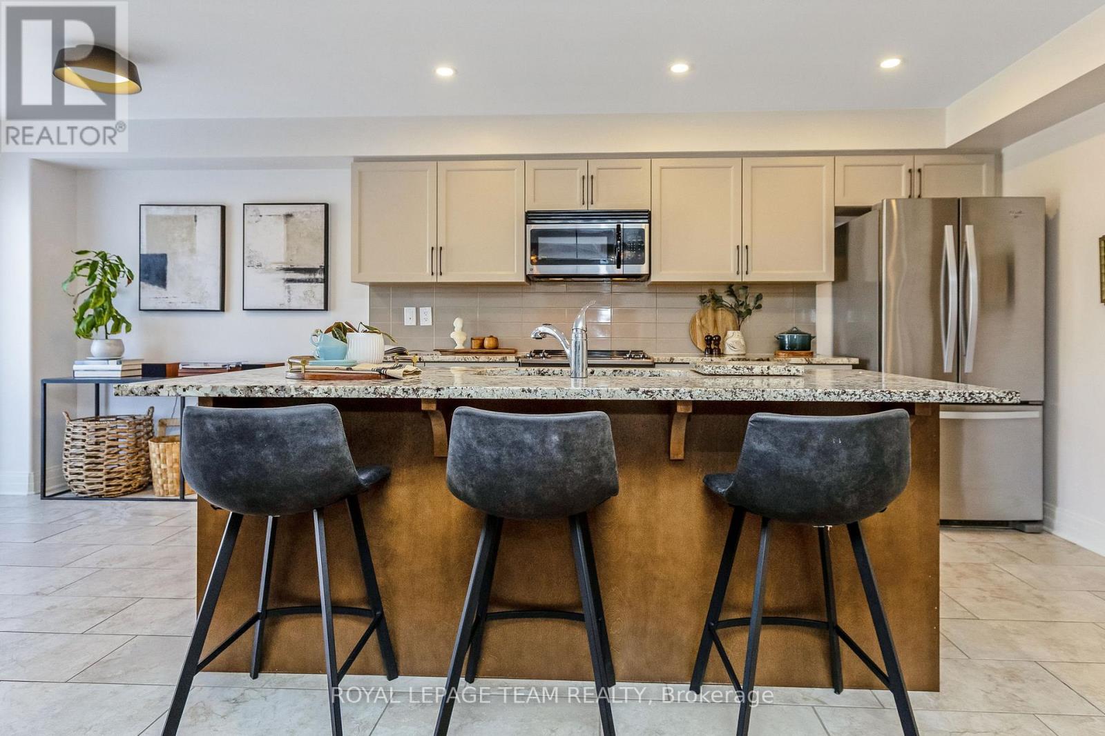 121 Woodhurst Crescent