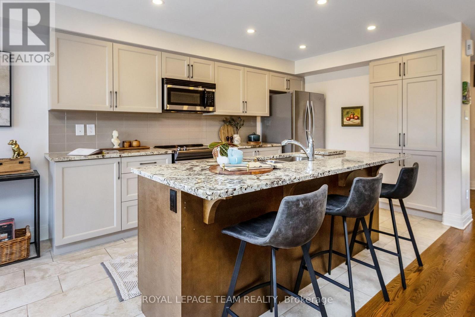 121 Woodhurst Crescent