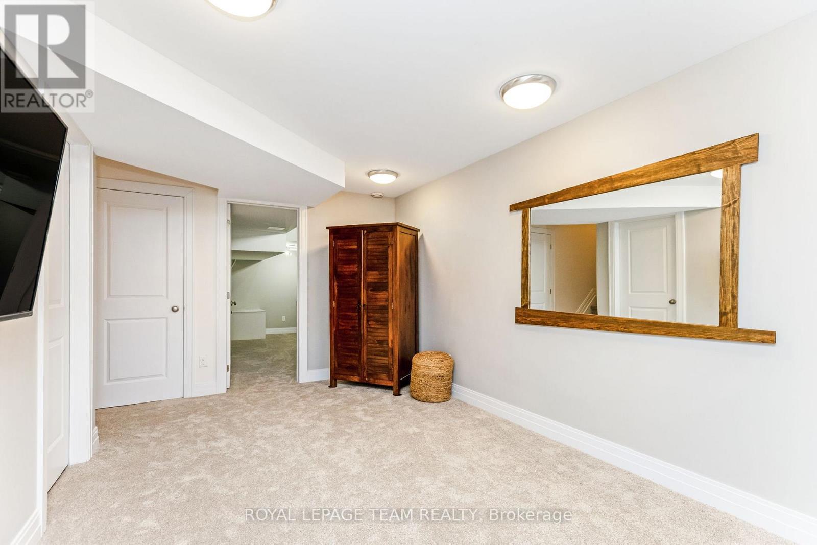 121 Woodhurst Crescent