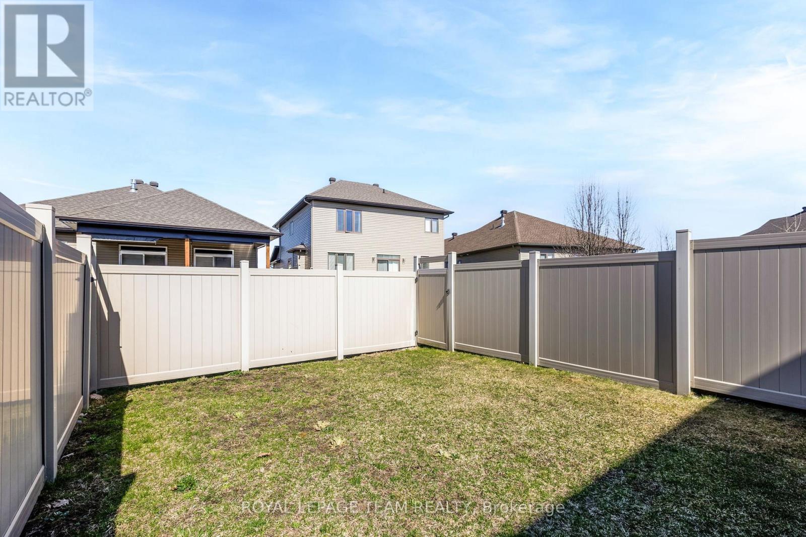 121 Woodhurst Crescent