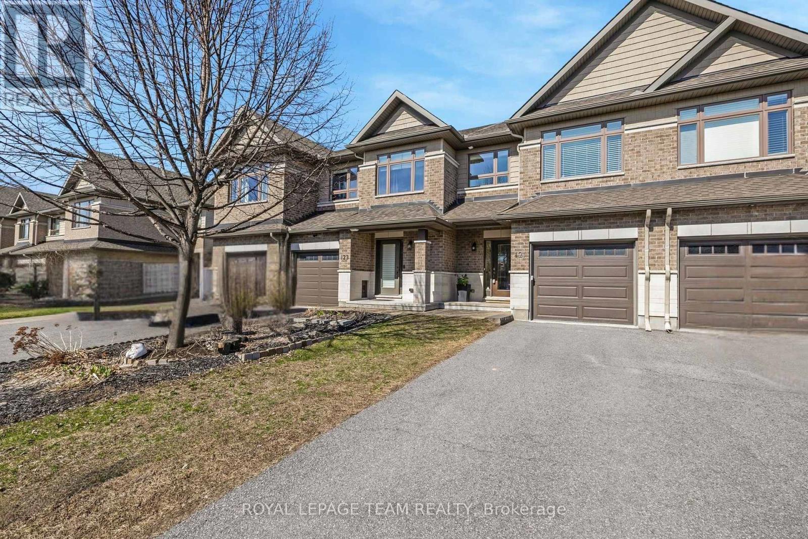 121 Woodhurst Crescent