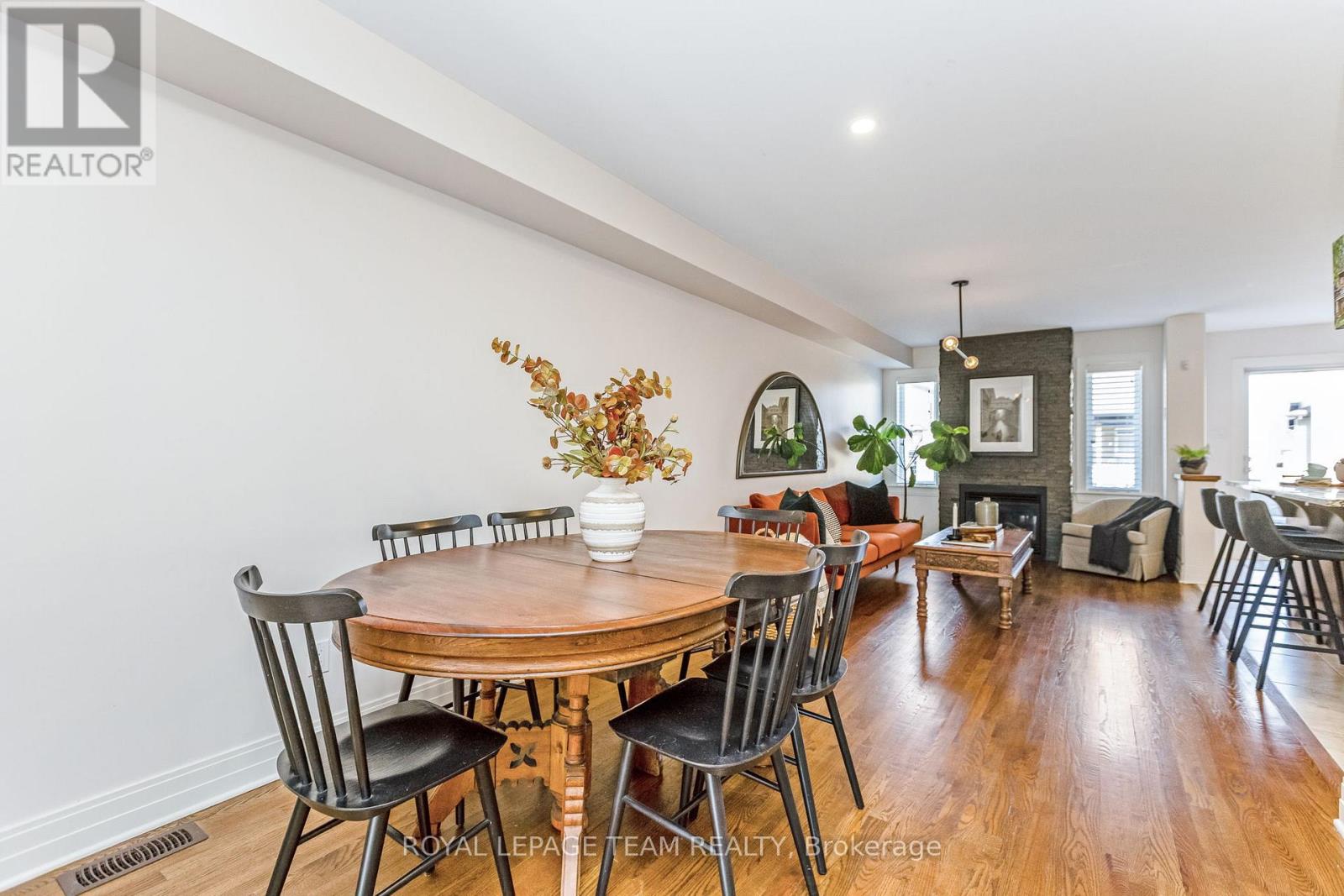 121 Woodhurst Crescent