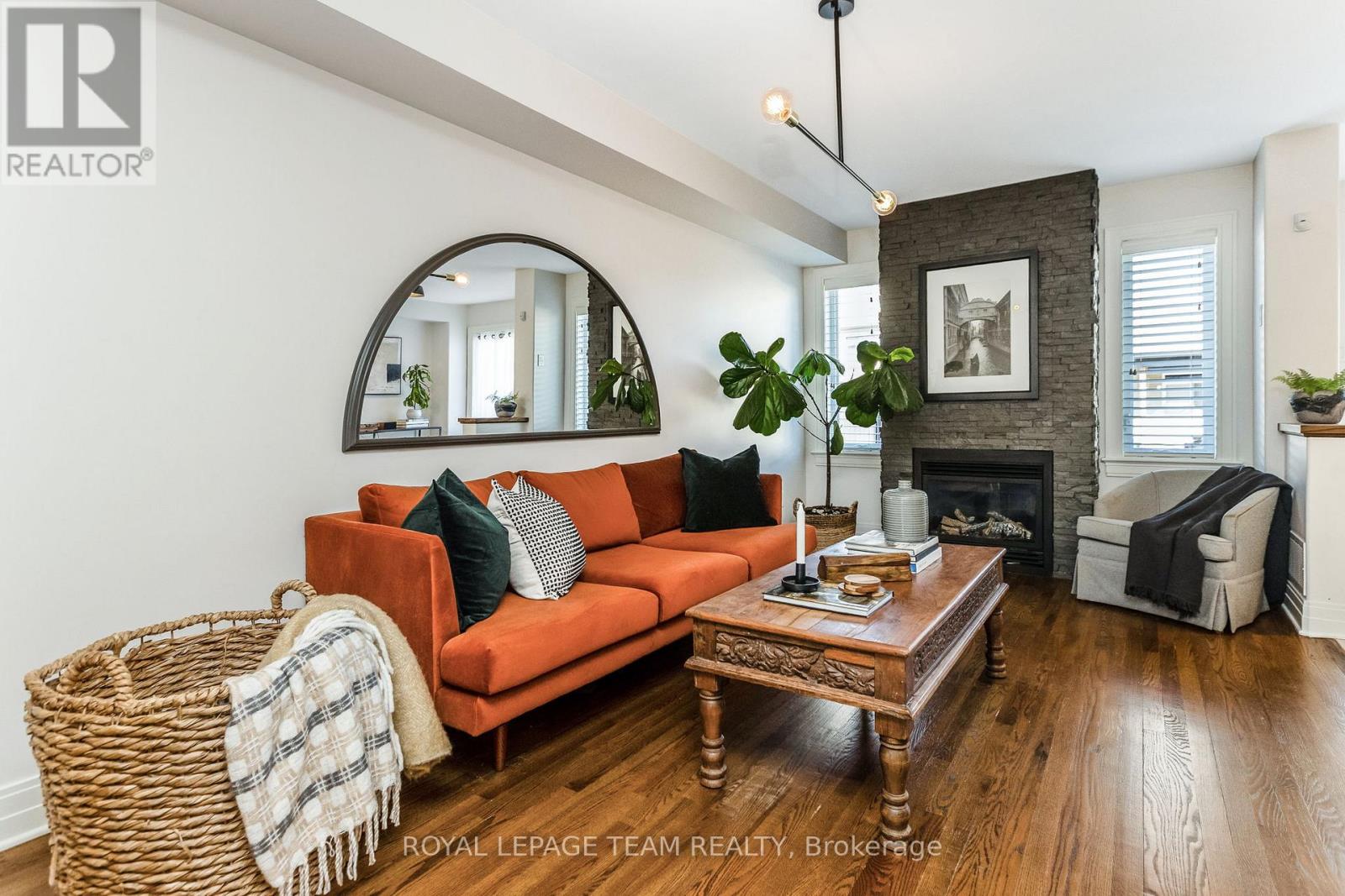 121 Woodhurst Crescent