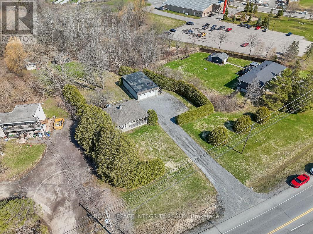 1099 Old Montreal Road