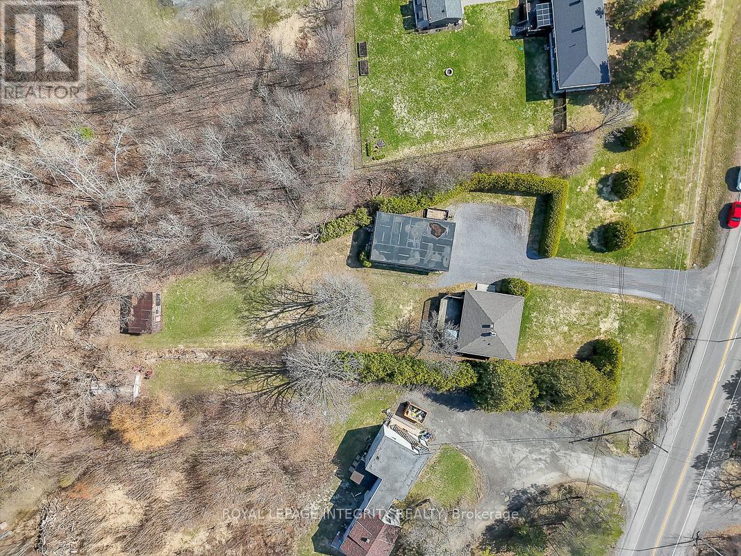 1099 Old Montreal Road