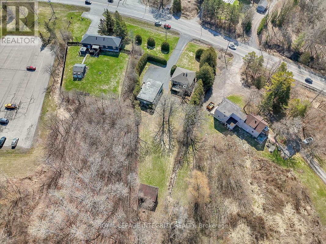 1099 Old Montreal Road