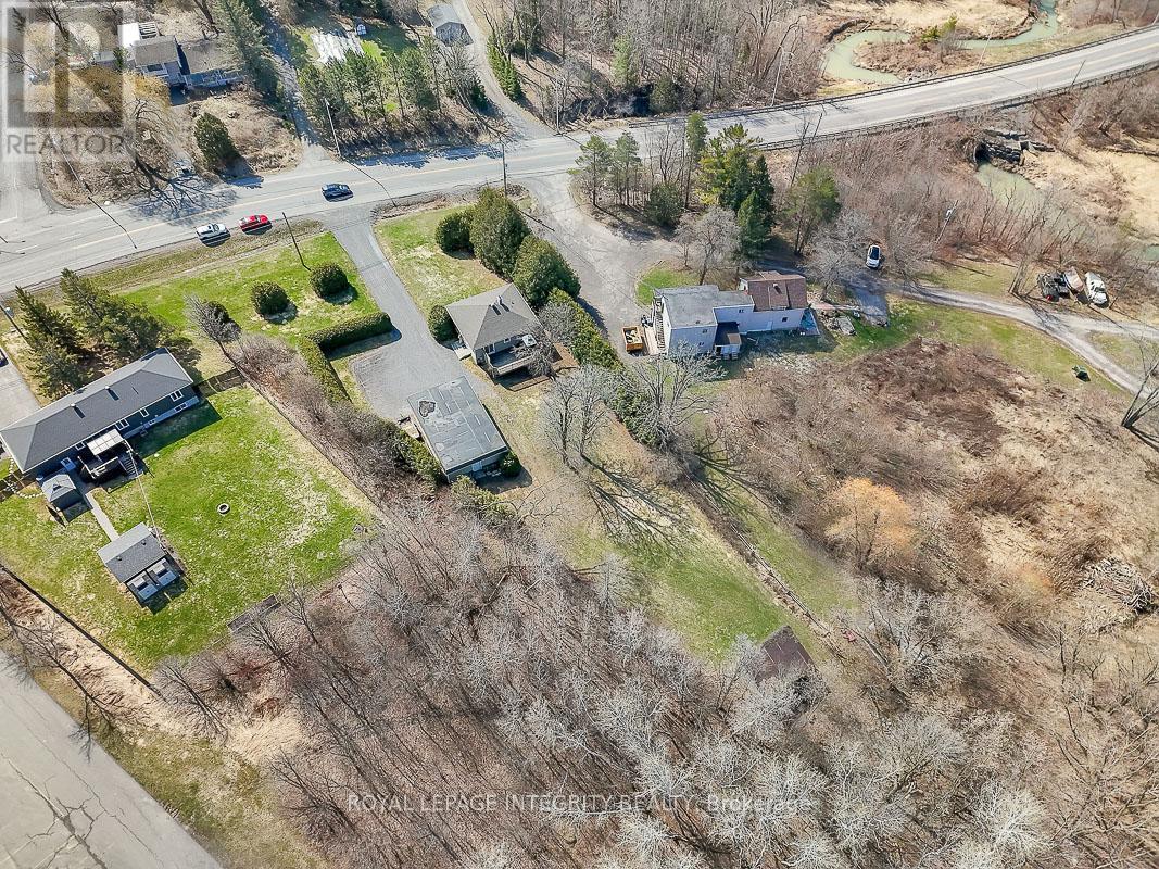 1099 Old Montreal Road