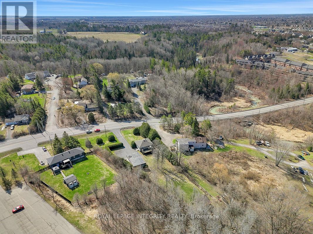 1099 Old Montreal Road